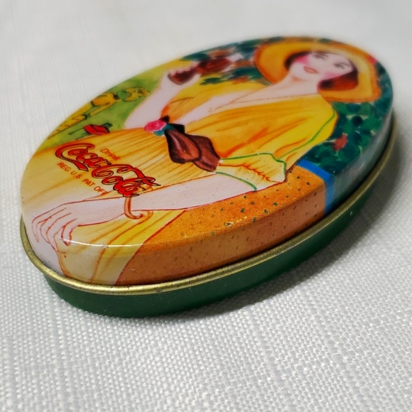 VTG Coca Cola Travel Tin & Sewing Supplies Handy Sewing Kit Retro Collectible - Picture 5 of 16